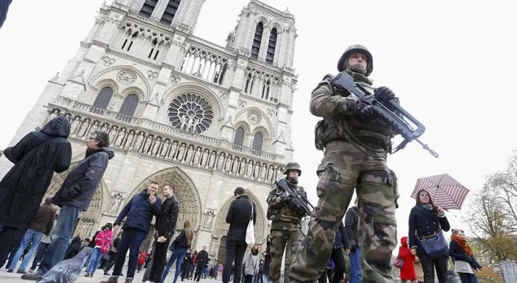 Hallan un pasaporte egipcio entre las pertenencias de uno de los terroristas que se inmoló en París