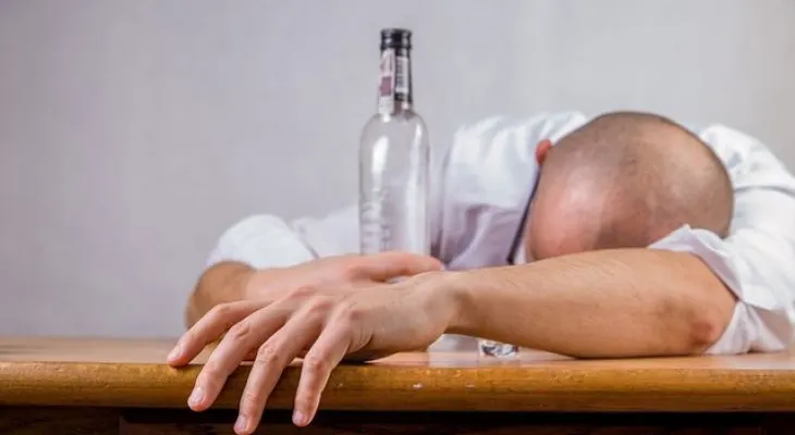 Señales que te dirán si eres intolerante al alcohol