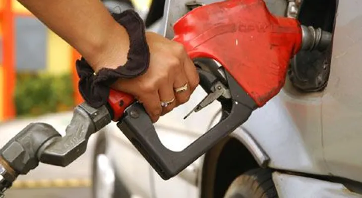 Congelan nuevamente precios de los combustibles