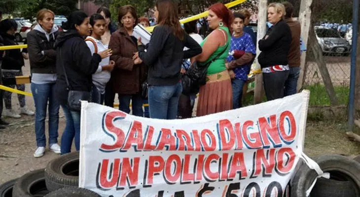 Familiares de policías protestan por sueldos dignos