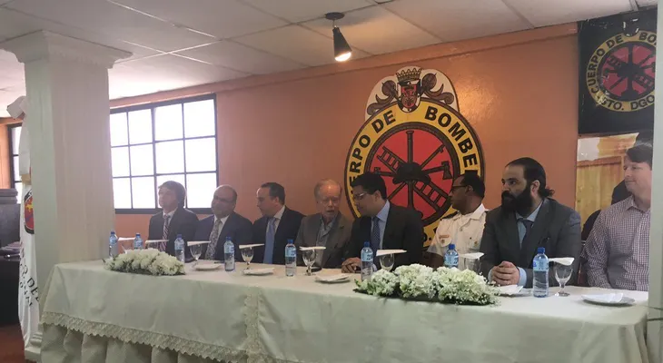 Alcaldía DN designa a varios empresarios como voluntarios de Cuerpo de Bomberos