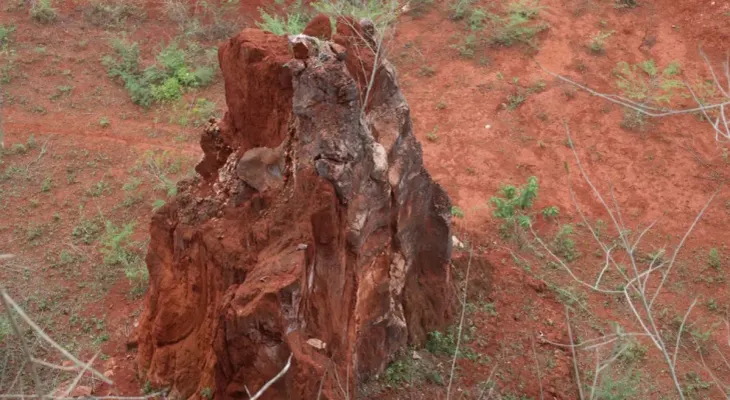 Emidom firma acuerdo de siete puntos con comunidades de Pedernales ante futura explotación de tierras raras