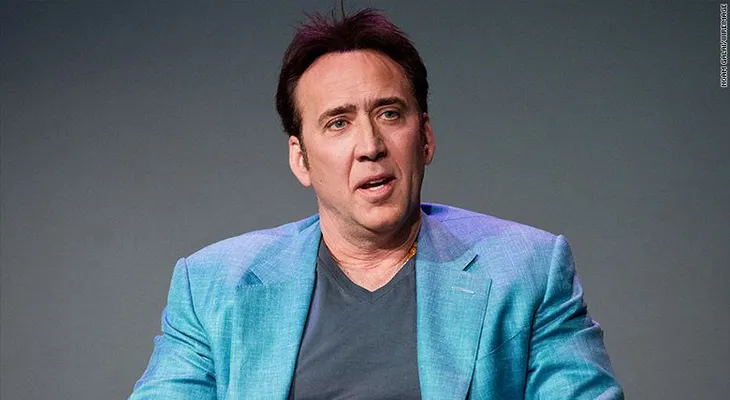 Nicolas Cage devuelve cráneo robado de Tiranosaurio a Mongolia