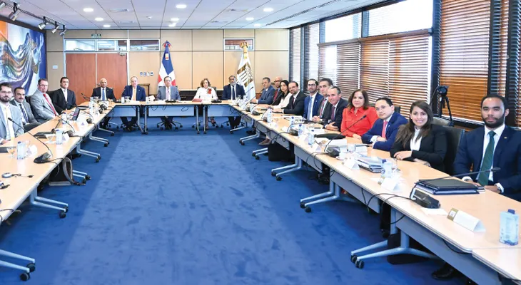 Gobernador Valdez Albizu y ministro Magín Díaz se reúnen con misión del FMI para iniciar ?Staff Visit? con la República Dominicana