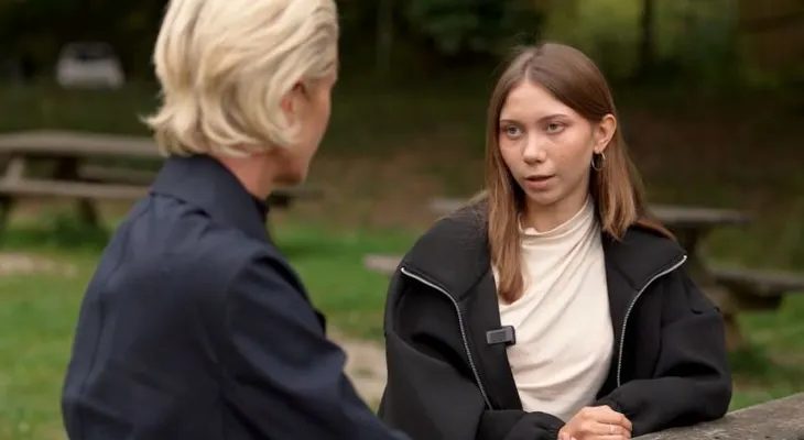 Masha Moskalyova, la niña rusa que dibujó contra la guerra, vive escondida en Francia cuatro años después
