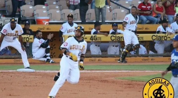 Aguilas derrotan Licey con buena ofensiva de Wilín Rosario 