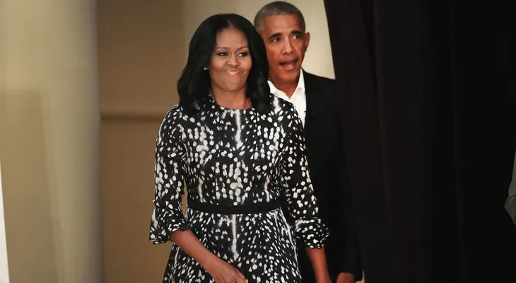 Lejos de la Casa Blanca: el nuevo look "cool" del matrimonio Obama