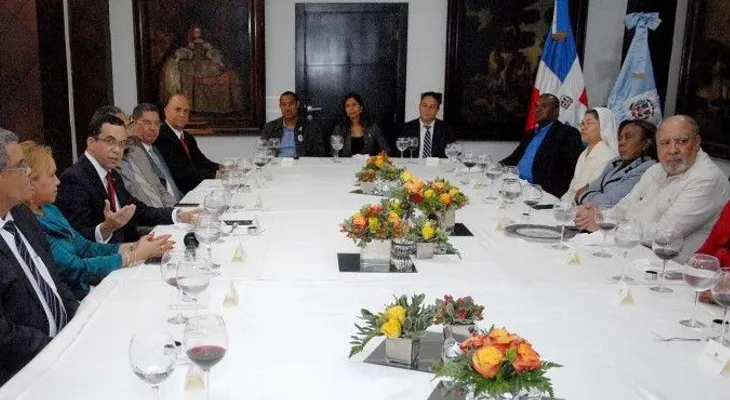 Navarro aboga por nueva institucionalidad para que revolución educativa sea irreversible
