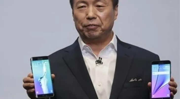 Samsung presenta dos nuevos y enormes teléfonos