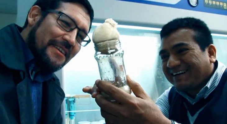 Científicos peruanos crean máquina que cura el cáncer
