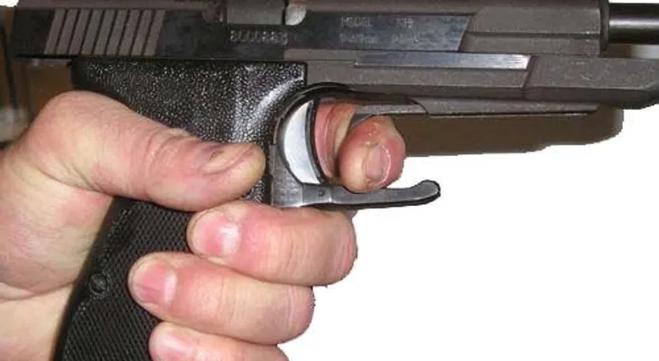  Asesinan a policía cuando alegadamente estaba robando