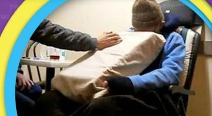 No pudo soportar los dolores del cáncer y se quitó la vida ¡frente a su familia!
