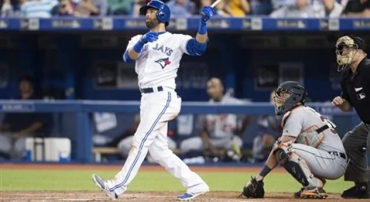 Bautista pega uno de tres jonrones de Azulejos ante Tigres 
