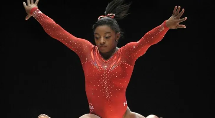 Simone Biles logra en el salto su tercer oro