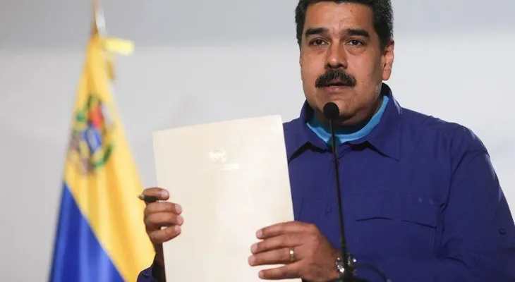 Maduro llama al "pueblo" a firmar documento de diálogo que oposición rechazó
