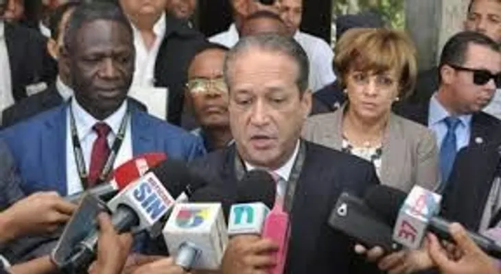 Reinaldo: DM y LF no son los únicos que ganan en el PLD; la Constitución prohíbe la reelección; felicita jóvenes