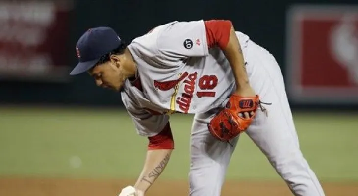 Cardenales posponen apertura de Carlos Martínez por lesión