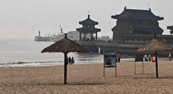 Qinhuangdao, la ciudad china donde la Gran Muralla se encuentra con el mar y las aves migratorias hallan refugio