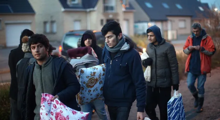 Dinamarca podría confiscar pertenencias de refugiados para que paguen por su asilo
