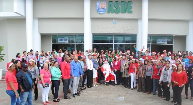 Alcaldía municipio SDO da la bienvenida a la Navidad
