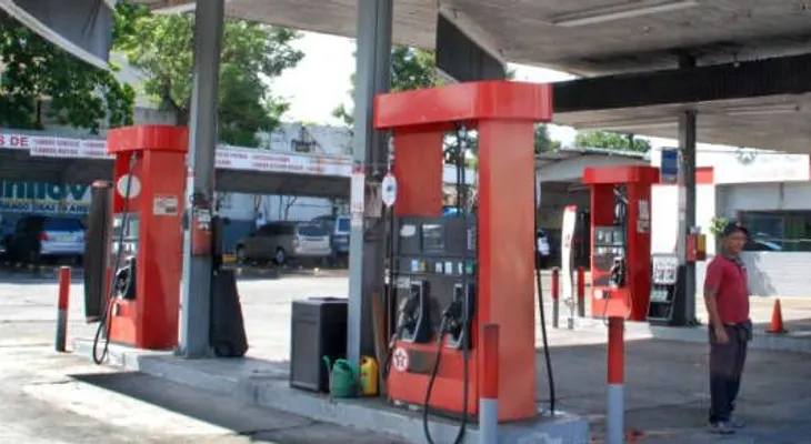 Rebajan de nuevo precios combustibles: gasolina premium $4:80; regular $4:00 y GLP $2:00; piden bajen pasajes