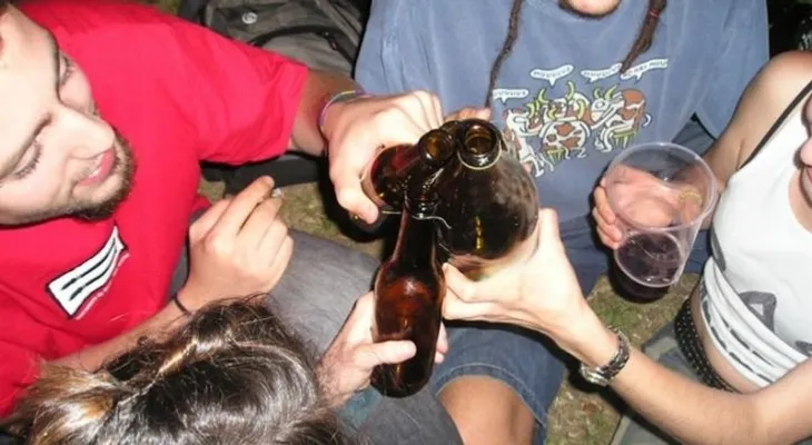 Alcohol en exceso en la adolescencia puede afectar futuras generaciones