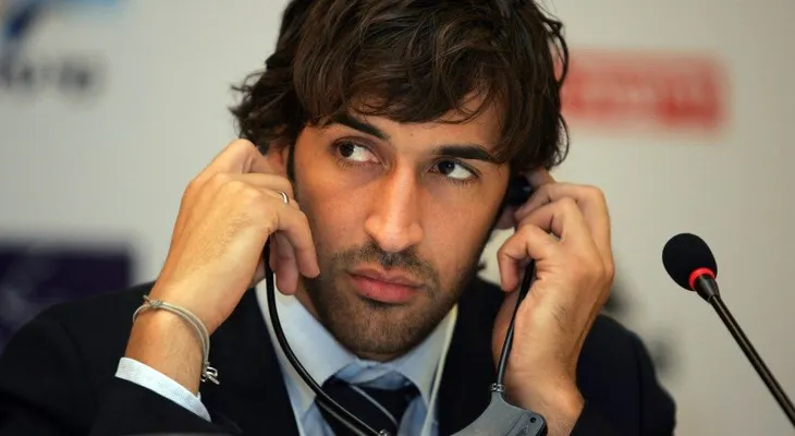 La exestrella del Real Madrid Raúl González anuncia su retirada