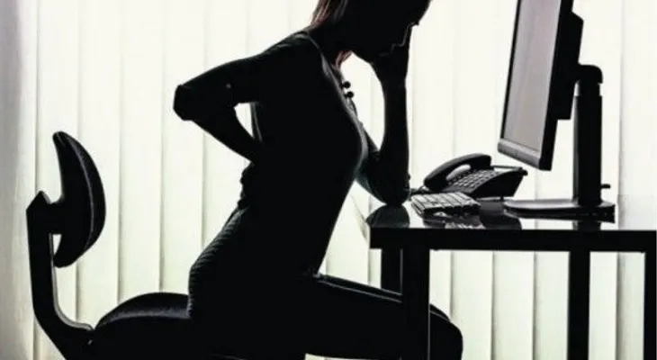 5 ejercicios combatir mala postura por la computadora