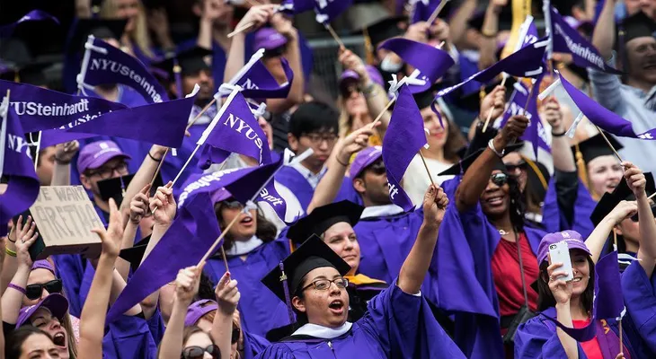 Nueva York ayudará a recién graduados a pagar sus deudas estudiantiles