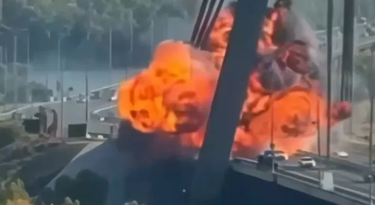 Video muestra drone ruso impactando el puente Pivnichnyi de Kiev con vehículos civiles en tránsito