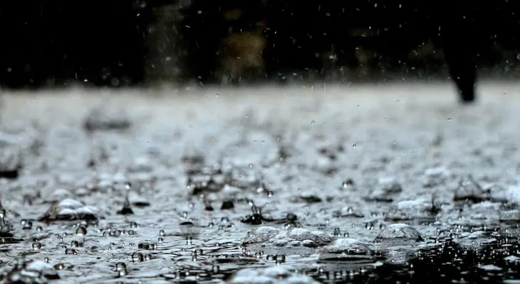 Indomet advierte lluvias fuertes y oleaje anormal este martes por vaguada