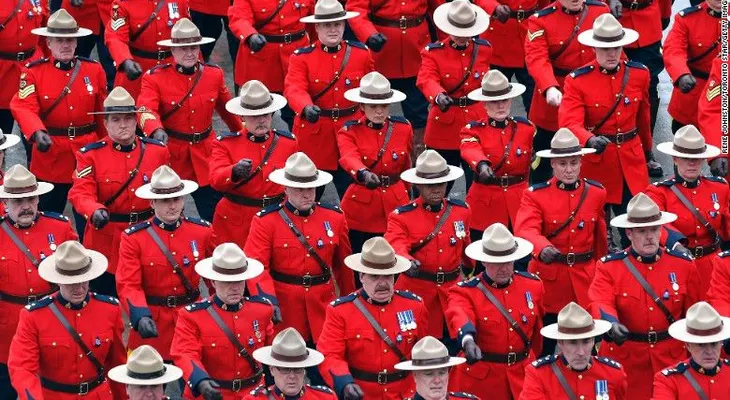 La Real Policía Montada de Canadá permitirá el hiyab