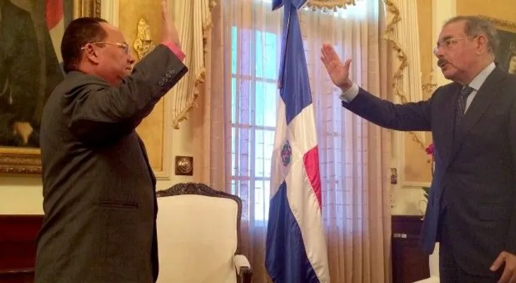 Presidente Medina juramenta a Manolo Ramírez como asesor en Transporte