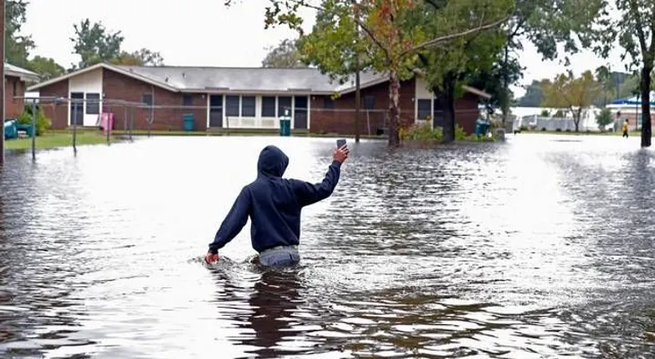 Florence ha desbordado ríos, inundado calles y casas. Y sigue lloviendo