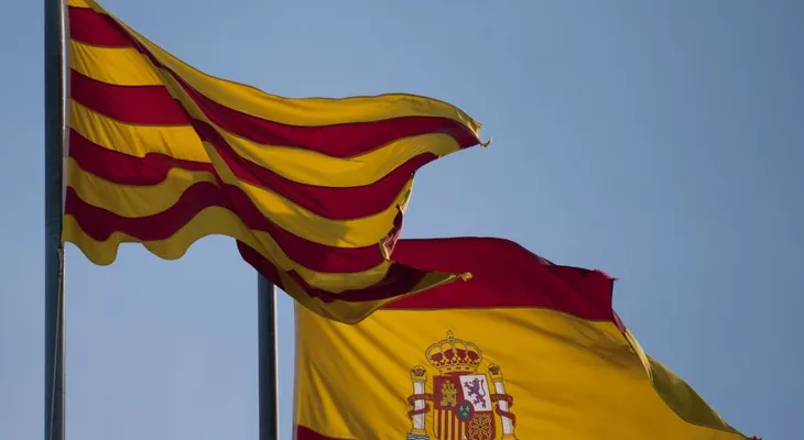 Los catalanes acuden a las urnas