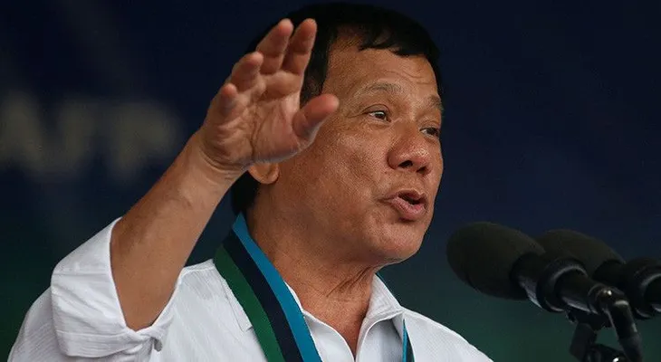 El presidente de Filipinas admite que "tiró a criminales desde un helicóptero" y haría lo mismo con funcionarios corruptos