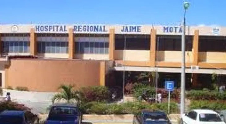 Mujer golpea doctora en emergencia del Jaime Mota