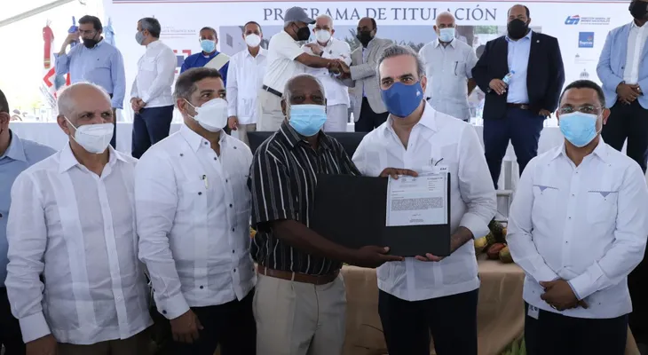 Presidente Abinader: "Entrega de títulos es la mayor expresión de justicia social"
