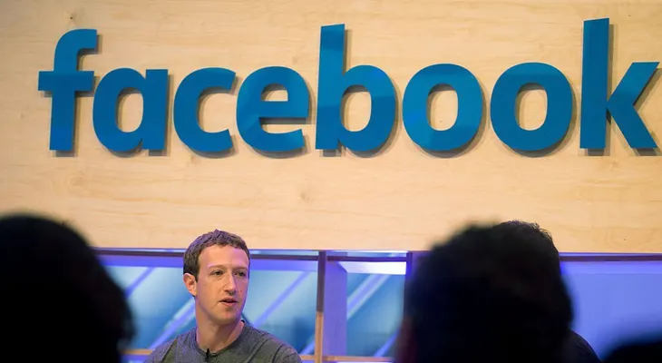 ¿Hackearon las redes sociales de Mark Zuckerberg?