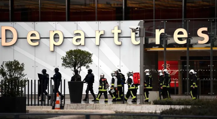El atacante de Orly estaba bajo la influencia del alcohol y las drogas