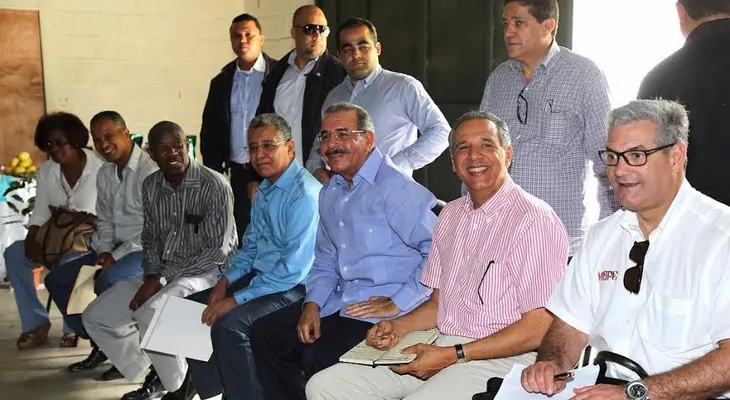 Danilo se reúne con productores de conejos y café de San Cristóbal