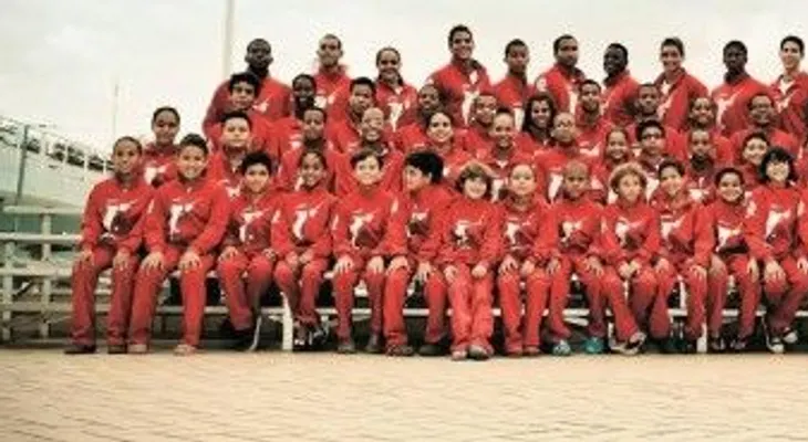 Marlins del Club Arroyo Hondo campeones del XXVII Invitacional de Natación de las Pirañas de Amaprosan