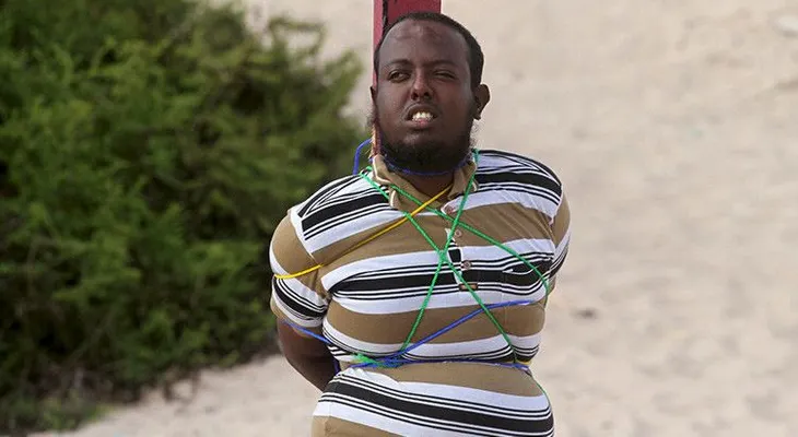 FOTOS: Fusilan en Somalia a un terrorista islámico que asesinó a cinco periodistas