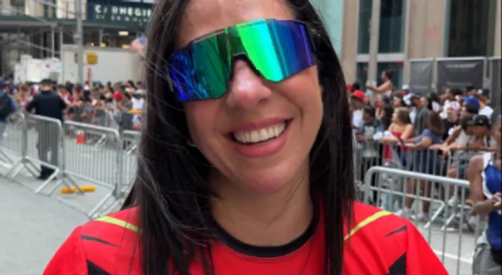 Arlette Bonelly celebra su participación en la Parada Dominicana de Manhattan 2026