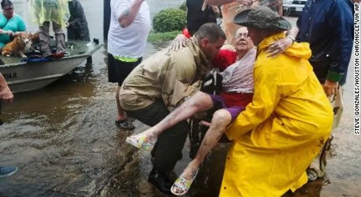 Cómo las redes sociales están ayudando a Houston con las inundaciones de Harvey