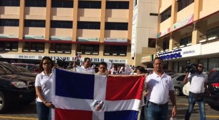 Realizan marcha por Día del Defensor del Pueblo