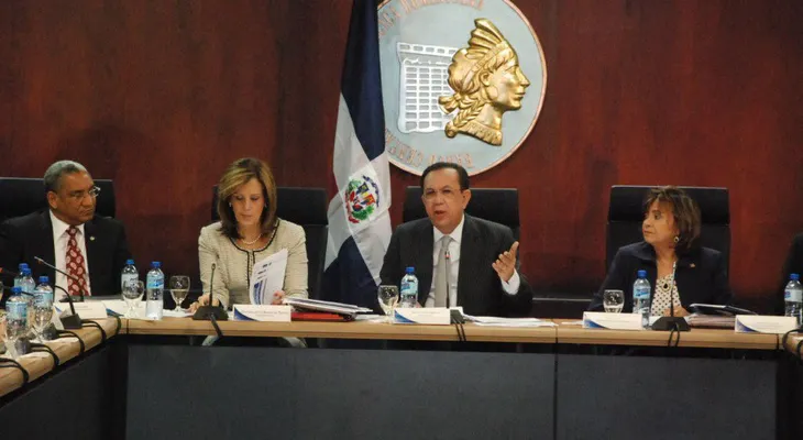 Gobernador Valdez Albizu informa economía dominicana creció 7.5% en julio
