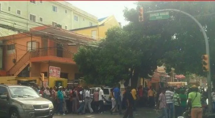 Haitianos insisten le cobran peaje para entrar a Interior y Policía