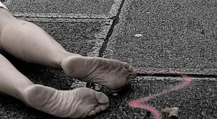 Hombre estrangula a su pareja y se suicida de un cartuchazo en una finca de Baní