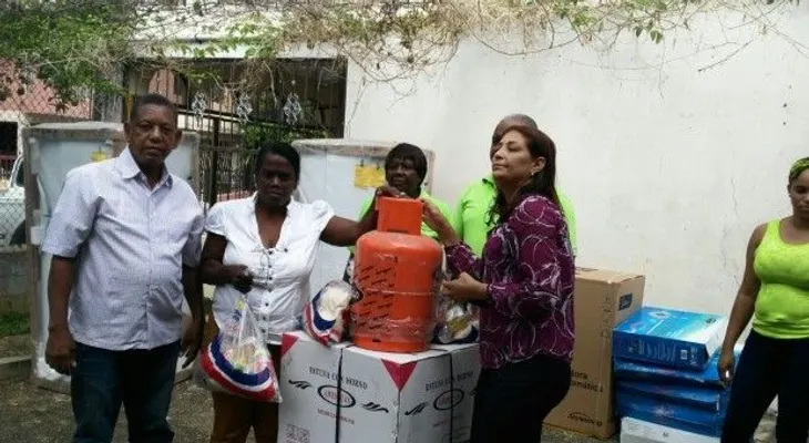 Ayudan a afectados por inundaciones en Herrera